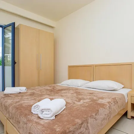 Hermes Apartment *